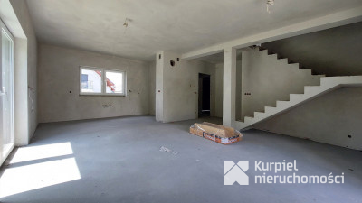Przestronny nowy dom w zielonej okolicy