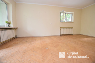 Dom z ogrodem i częścią usługową Zasanie