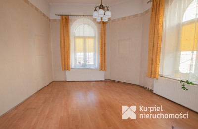 Klimatyczne mieszkanie w kamienicy w centrum