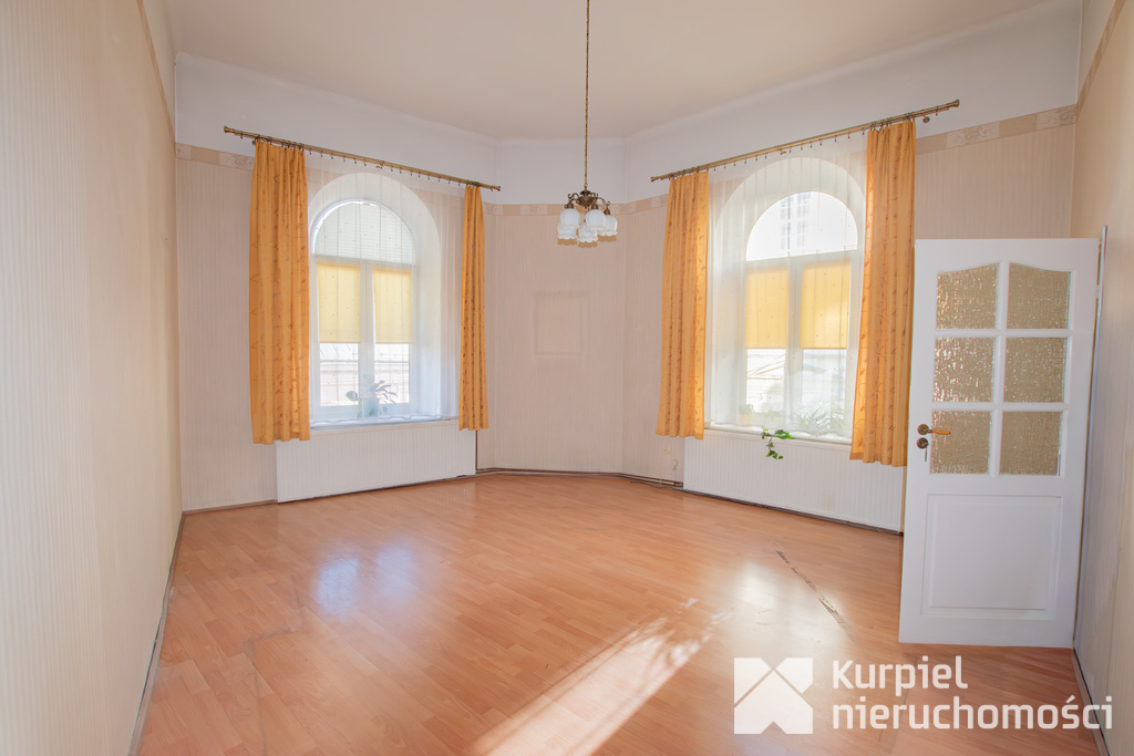 Klimatyczne mieszkanie w kamienicy w centrum