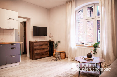 Klimatyczne Mieszkanie w pięknej kamienicy/Rynek