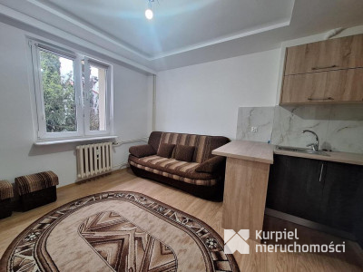 Niewielka kawalerka na parterze po remoncie