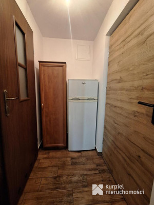 Niewielka kawalerka na parterze po remoncie