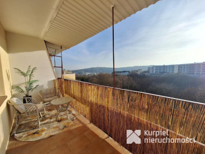 Ładne mieszkanie z dużym balkonem do wejścia