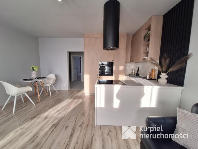 Ładne mieszkanie z dużym balkonem do wejścia