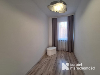 Ładne mieszkanie z dużym balkonem do wejścia