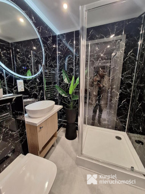 Ładne mieszkanie z dużym balkonem do wejścia