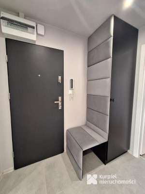 Ładne mieszkanie z dużym balkonem do wejścia