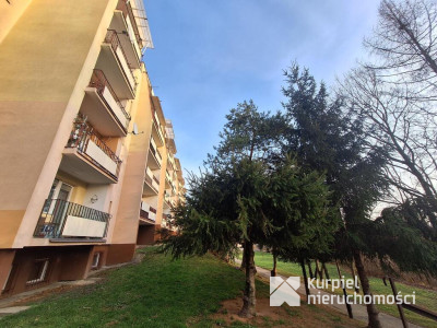 Ładne mieszkanie z dużym balkonem do wejścia