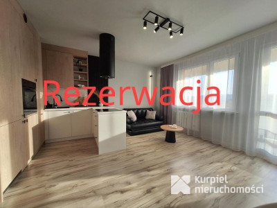 Ładne mieszkanie z dużym balkonem do wejścia