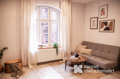 Klimatyczne Mieszkanie w pięknej kamienicy/Rynek