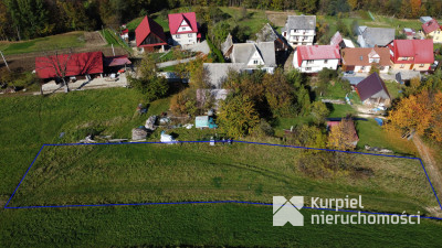 Działka budowlana w pięknej okolicy z dodatkami