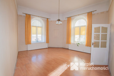 Klimatyczne mieszkanie w kamienicy w centrum