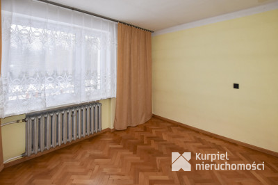 Przestronny dom typu kostka z garażem i tarasem