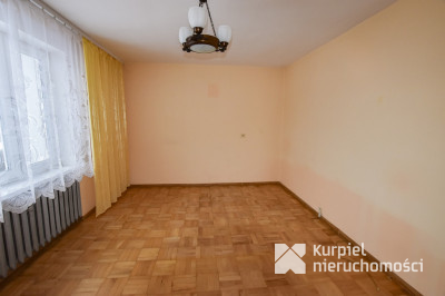 Przestronny dom typu kostka z garażem i tarasem