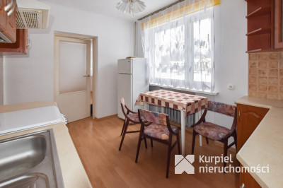 Przestronny dom typu kostka z garażem i tarasem