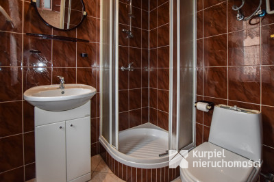 Przestronny dom typu kostka z garażem i tarasem