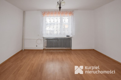 Przestronny dom typu kostka z garażem i tarasem