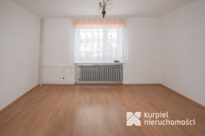 Przestronny dom typu kostka z garażem i tarasem