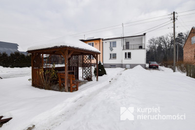 Przestronny dom typu kostka z garażem i tarasem
