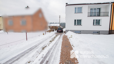 Przestronny dom typu kostka z garażem i tarasem