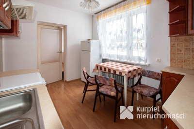 Przestronny dom typu kostka z garażem i tarasem