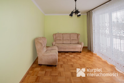 Przestronny dom typu kostka z garażem i tarasem