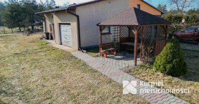 Przestronny dom typu kostka z garażem i tarasem