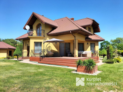 Zadbany, solidny dom na pięknej działce w Żurawicy