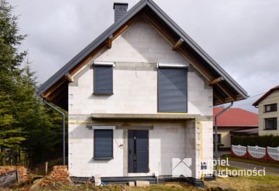 Funkcjonalny dom na dużej działce / cisza i zieleń