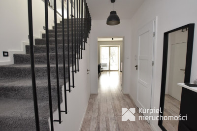 Komfortowy dom z tarasem i ogrodem