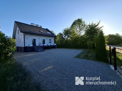 Komfortowy dom z tarasem i ogrodem