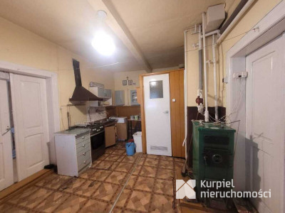 Drewniany klimatyczny dom w dogodnej lokalizacji