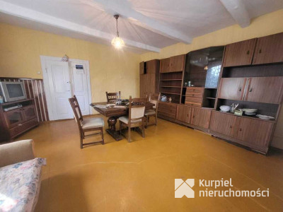 Drewniany klimatyczny dom w dogodnej lokalizacji