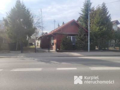 Drewniany klimatyczny dom w dogodnej lokalizacji