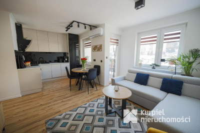 Ładne mieszkanie z wyposażeniem w zadbanym bloku