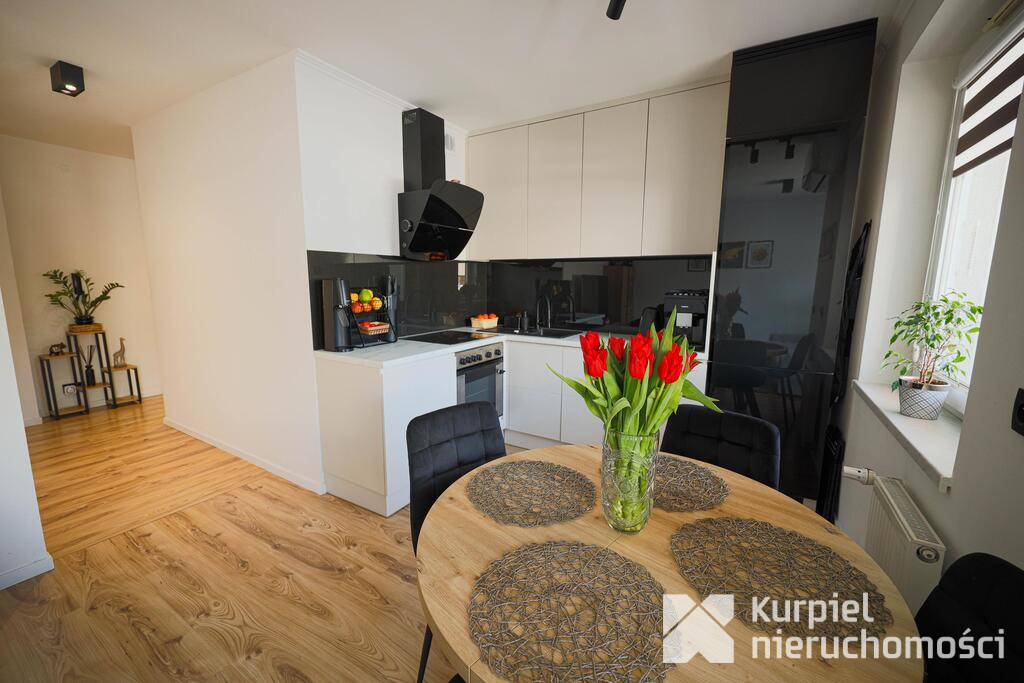 Ładne mieszkanie z wyposażeniem w zadbanym bloku