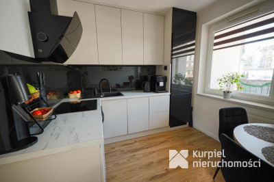 Ładne mieszkanie z wyposażeniem w zadbanym bloku