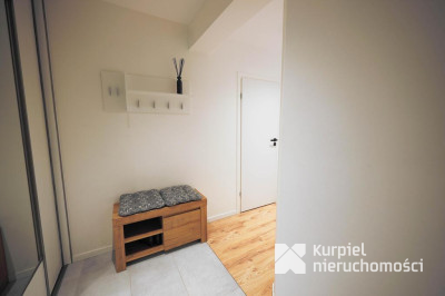 Ładne mieszkanie z wyposażeniem w zadbanym bloku