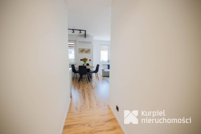 Ładne mieszkanie z wyposażeniem w zadbanym bloku