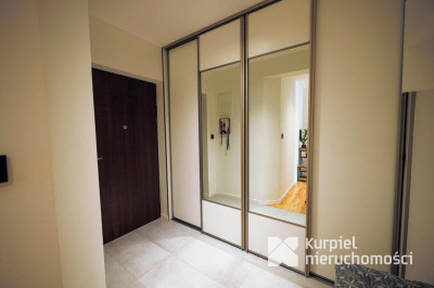 Ładne mieszkanie z wyposażeniem w zadbanym bloku