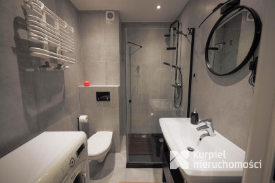 Ładne mieszkanie z wyposażeniem w zadbanym bloku