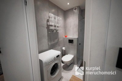 Ładne mieszkanie z wyposażeniem w zadbanym bloku