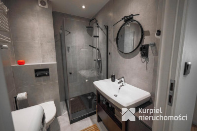 Ładne mieszkanie z wyposażeniem w zadbanym bloku