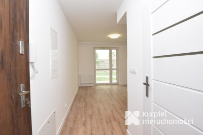 Małe mieszkanie z tarasem gotowe do zamieszkania