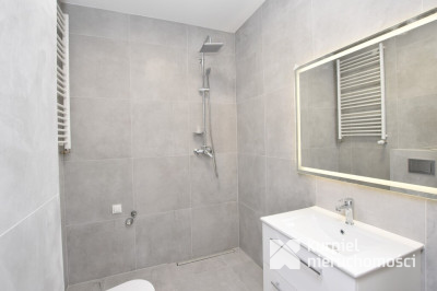 Małe mieszkanie z tarasem gotowe do zamieszkania