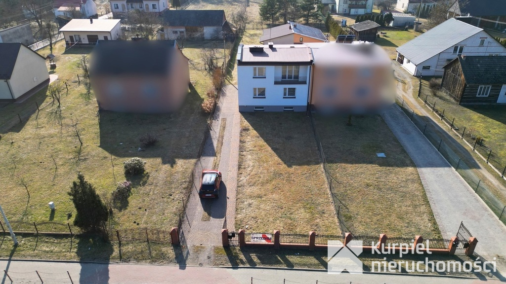 Przestronny dom typu kostka z garażem i tarasem