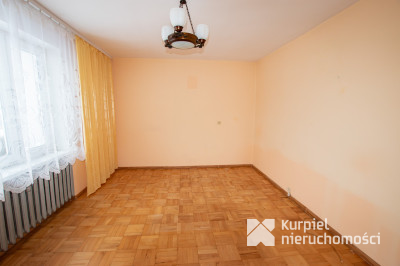 Przestronny dom typu kostka z garażem i tarasem