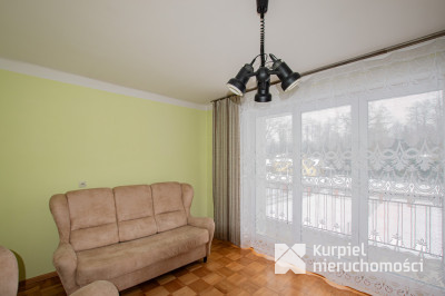 Przestronny dom typu kostka z garażem i tarasem