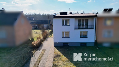 Przestronny dom typu kostka z garażem i tarasem